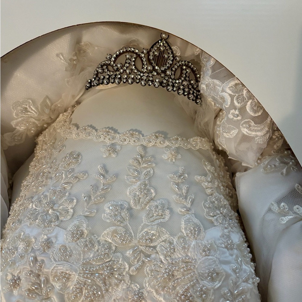 Bridal Keepsafe Box - Picture 7 of 10